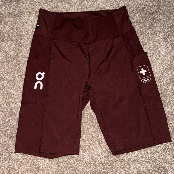 ON Running active shorts - Picture 1 of 3